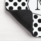 Monogramm-Schwarzweiss-Tupfen Mousepad (Ecke)