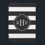 Monogramm Schwarzweißstreifen iPad Mini Hülle<br><div class="desc">Die schicke,  moderne iPad Gehäusetechnik zeichnet sich durch ein elegantes nautisches,  horizontales Stripmuster aus,  das mit Ihren Monogramm-Initialen oder dem Namen in einem Quarrefolienrahmen personalisiert ist. Klicken Sie auf Anpassen,  um den Schriftart und die Farben von Monogramm zu ändern,  um Ihr eigenes einzigartiges Design zu erstellen!</div>