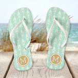 Monogramm Seeoam und Gold Arrows Badesandalen<br><div class="desc">Maßgeschneiderte,  bedruckte Flop-Sandalen mit einem trendigen Pfeilmuster und einem eigenen Monogramm oder einem anderen Text in einem Kreis-Rahmen. Klicken Sie auf Anpassen,  um Schriftart und Farben zu ändern oder eigene Bilder hinzuzufügen,  um ein einzigartiges Design zu erstellen!</div>