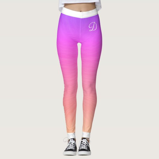 Monogramm seitliche Streifen auf glänzend rosa Tex Leggings (Vorderseite)