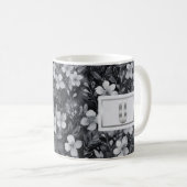 Monogramm Silberbuchstabe Blumenaquarell Kaffeetasse (VorderseiteRechts)