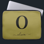 Monogramm Skriptname Personalisiert Gold und Schwa Laptopschutzhülle<br><div class="desc">Dieses elegante Monogramm und das elegante Script-Namensdesign können als Geschenk für Geburtstag,  Gastgeschenk Hochzeit,  Brautparty oder jede Gelegenheit gegeben werden. Es kann mit dem Namen und dem Namen der Person angepasst werden.</div>