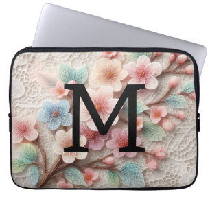 Monogramm Spitze Blütenpinke Pastellblüte Laptopschutzhülle