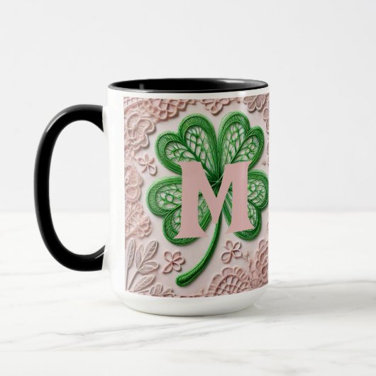 Monogramm Spitzen-grünes Kleeblatt St Patrick's Da Tasse (Links)