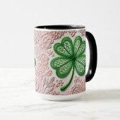 Monogramm Spitzen-grünes Kleeblatt St Patrick's Da Tasse (VorderseiteRechts)