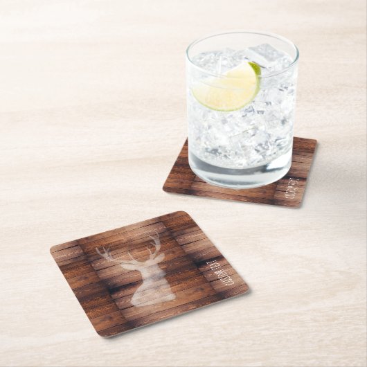 Monogramm-Spray gemalte Rotwild auf hölzernen Rechteckiger Pappuntersetzer (Vor Ort)