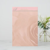 Monogramm-Stationerie verblasste Rose auf hellrosa Briefpapier (Stehend Vorderseite)