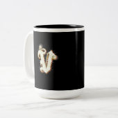 Monogramm-Tasse des Buchstabe-V Zweifarbige Tasse (Vorderseite Links)