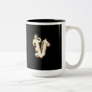 Monogramm-Tasse des Buchstabe-V Zweifarbige Tasse