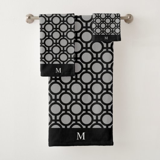 Monogramm und Abstrakte schwarze Kreise auf Grau Badhandtuch Set (Insitu)