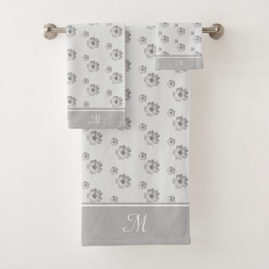 Monogramm und Blume auf Silbergrau Badhandtuch Set (Insitu)