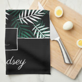 Monogramm und Ihr Name auf dunkelgrünem Blätter Geschirrtuch (Viertel Falte)