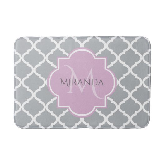 Monogramm und Name der Girly Gray Quatrefolie Badematte (Vorderseite)