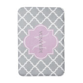 Monogramm und Name der Girly Gray Quatrefolie Badematte (Vorderseite Vertikal)