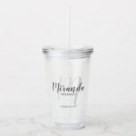 Monogramm und Name der personalisierten Bridesmaid Acryltrinkbecher<br><div class="desc">Personalisierte Bridesmaids Geschenke zeigen personalisierten Namen von Brautjungfrau in grau modernem Schriftart-Stil und Monogramm in hellgrau modernen Drehbuch-Schriftart Stil als Hintergrund mit Titel und Hochzeitstag in grau modernen sans serif Schriftart Stil. Auch perfekt für die Trauzeugin,  Blumenmädchen,  Brautmutter und vieles mehr.</div>