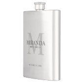 Monogramm und Name der personalisierten Bridesmaid Flachmann (Links)