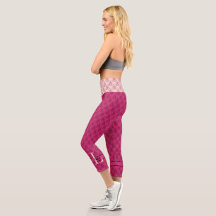 Monogramm und Name der Rübe Lila und rosa Herz Capri Leggings
