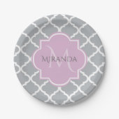 Monogramm und Name des Girly Grey Quatrefolie Lave Pappteller (Vorderseite)