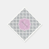 Monogramm und Name des Girly Grey Quatrefolie Lave Serviette (Ecke)