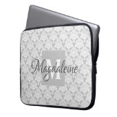 Monogramm und Name des hübschen Grau-Damaselmuster Laptopschutzhülle (Vorderseite Links)