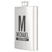 Monogramm und Name des personalisierten Trauzeugen Flachmann (Links)