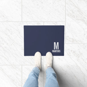 Monogramm und Name einer modernen Personalisierten Fußmatte