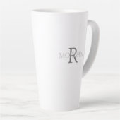 Monogramm und Name in Grau Text Einfache trendige Milchtasse (Rechte Ecke)