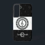 Monogramm und Namensdreieck in Klaviertasten Samsung Galaxy Hülle<br><div class="desc">Moderne schwarz-weiße Klettmusik,  umgeben von einem Kreis von Klaviertasten. Hintergrundinformationen mit subtilen blassgrauen Noten auf schwarz-weiß. Design kann mit Namen und Monogramm personalisiert oder entfernt werden</div>