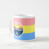 Monogramm und Ozean Sonnenaufgang auf Pastellfarbe Kaffeetasse (Vorderseite Links)