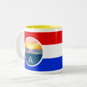 Monogramm und Ozean Sonnenaufgang mit Streifen Zweifarbige Tasse (Vorderseite Links)