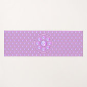 Monogramm und Stilvolle Polka-Punkte auf Violet Yogamatte (Vorderseite (Horizontal))