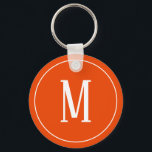 Monogramm Weiß auf Bright Orange Schlüsselanhänger<br><div class="desc">Ein Schlüsselanhänger mit weißem Monogramm auf hellorangefarbenem Hintergrund. Passen Sie den Schlüsselanhänger mit Ihren eigenen Initialen oder Initialen, Farben, u.a. an.</div>
