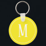 Monogramm Weiß auf gelbem Schlüsselanhänger<br><div class="desc">Ein Schlüsselanhänger mit weißem Monogramm auf gelbem Hintergrund. Passen Sie den Schlüsselanhänger mit Ihren eigenen Initialen oder Initialen, Farben, u.a. an.</div>