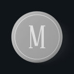 Monogramm-Weiß auf grauem rundem Knopf Button<br><div class="desc">Ein runder Knopf mit einem weißen Monogramm auf einem grauen Hintergrund. Fertigen Sie den Knopf mit Ihrer eigenen Initiale oder Initialen,  Farben,  unter anderen Wahlen besonders an.</div>