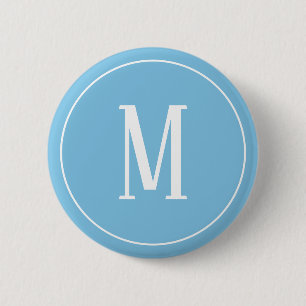 Monogramm-Weiß auf hellblauem rundem Knopf Button