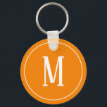 Monogramm Weiß auf Orange-Schlüsselanhänger Schlüsselanhänger<br><div class="desc">Ein Schlüsselanhänger mit weißem Monogramm auf orangefarbenem Hintergrund. Passen Sie den Schlüsselanhänger mit Ihren eigenen Initialen oder Initialen,  Farben,  u.a. an.</div>