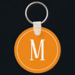 Monogramm Weiß auf Orange-Schlüsselanhänger Schlüsselanhänger<br><div class="desc">Ein Schlüsselanhänger mit weißem Monogramm auf orangefarbenem Hintergrund. Passen Sie den Schlüsselanhänger mit Ihren eigenen Initialen oder Initialen, Farben, u.a. an.</div>