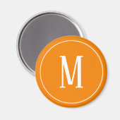 Monogramm Weiß auf orangefarbenem Rundmagnet Magnet (Vorderseite/Rückseite)
