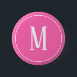 Monogramm-Weiß auf rosa rundem Knopf Button<br><div class="desc">Ein runder Knopf mit einem weißen Monogramm auf einem rosa Hintergrund. Fertigen Sie den Knopf mit Ihrer eigenen Initiale oder Initialen,  Farben,  unter anderen Wahlen besonders an.</div>