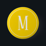 Monogramm Weiß mit goldgelber Rundtaste Button<br><div class="desc">Ein runder Knopf mit weißem Monogramm auf goldgelbem Hintergrund. Passen Sie die Schaltfläche mit Ihren eigenen Initialen oder Initialen,  Farben,  unter anderem. an.</div>