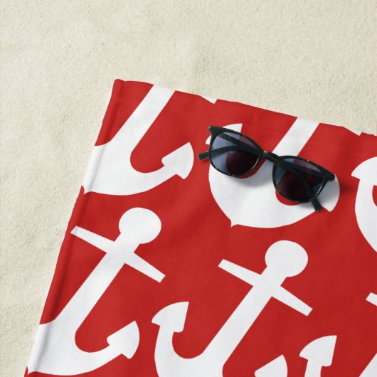 Monogramm, weißes Seeanker-Muster auf Rot Strandtuch (Beispiel)