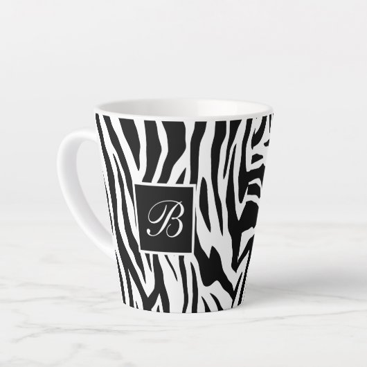 Monogramm Zebra-Tiermuster Milchtasse (Linke Ecke)