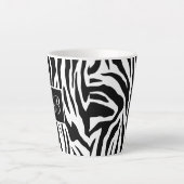 Monogramm Zebra-Tiermuster Milchtasse (Vorderseite)
