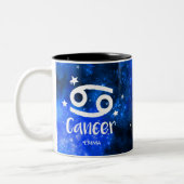 Monogramm, Zodiac-Krebszeichen, Blaue Galaxie Zweifarbige Tasse (Links)