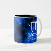 Monogramm, Zodiac-Scorpio-Zeichen, Blaugalaxie Zweifarbige Tasse (VorderseiteRechts)