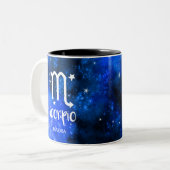 Monogramm, Zodiac-Scorpio-Zeichen, Blaugalaxie Zweifarbige Tasse (Vorderseite Links)