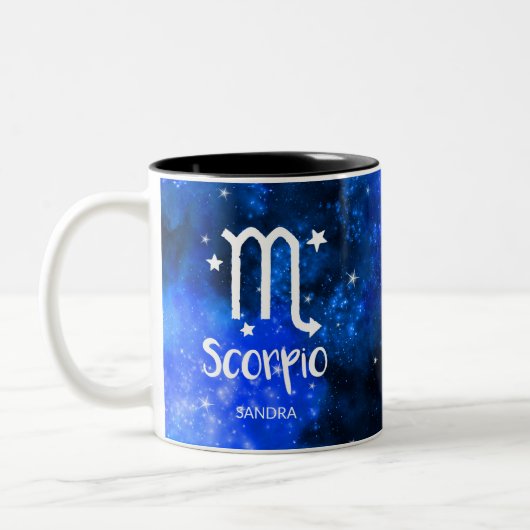 Monogramm, Zodiac-Scorpio-Zeichen, Blaugalaxie Zweifarbige Tasse (Links)