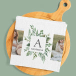 Monogramm Zwei Foto | Personalisierter Grünrahmen<br><div class="desc">Monogramm Zwei Foto | Personalisierter Grünrahmen</div>