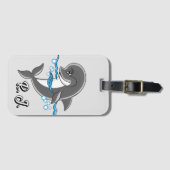 Monogrammatisches Delphin im Wasser Gepäckanhänger (Vorderseite (Horizontal))