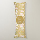 Monogrammatisches Gold und White Zigzag Zickzack Seitenschläferkissen (Vorderseite Vertikal)